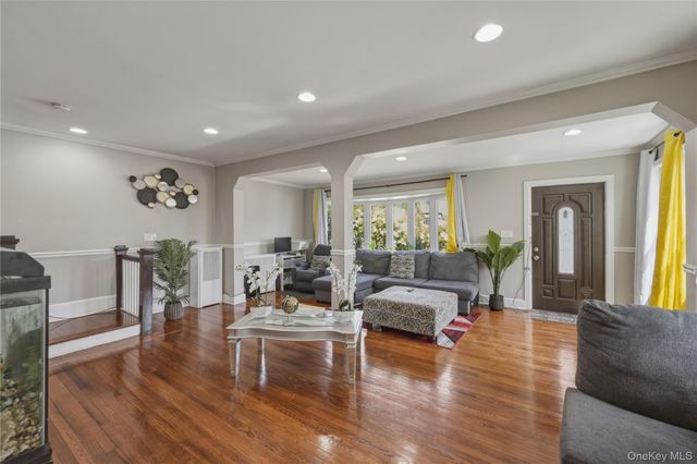 11932 195th Street, Saint Albans, NY 11412
