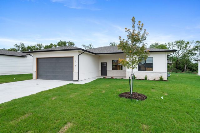 525 E Elmwood St, Park City, KS 67147