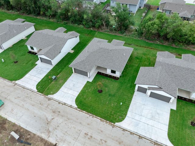 525 E Elmwood St, Park City, KS 67147