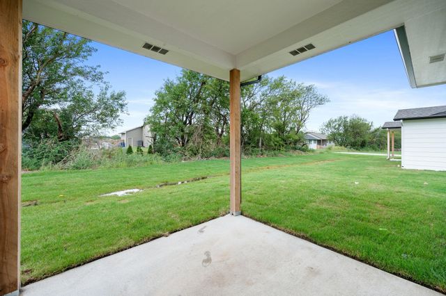 525 E Elmwood St, Park City, KS 67147