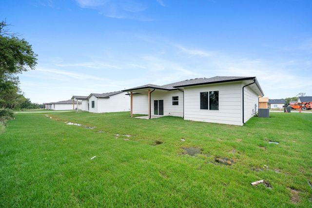 525 E Elmwood St, Park City, KS 67147