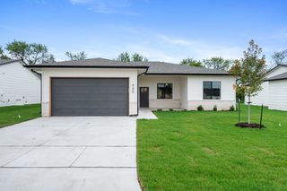 525 E Elmwood St, Park City, KS 67147