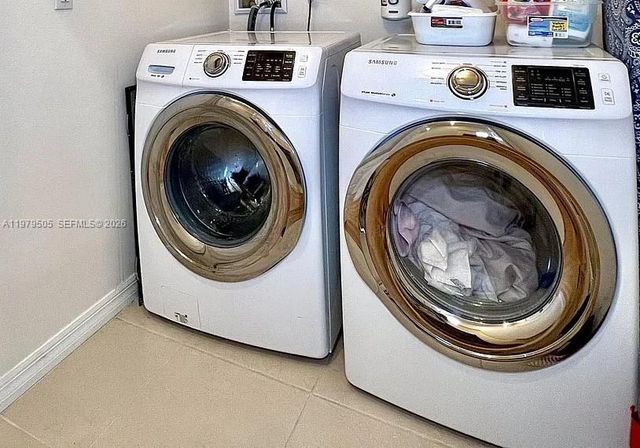 965 NE 193rd Ter 965, Miami, FL 33179