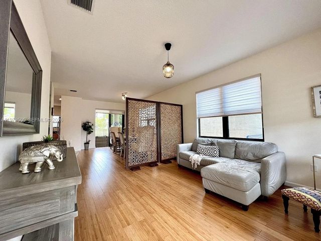 965 NE 193rd Ter 965, Miami, FL 33179