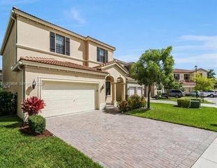 965 NE 193rd Ter 965, Miami, FL 33179