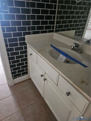 4897 Kings Pond Pl, New Kent, VA 23140