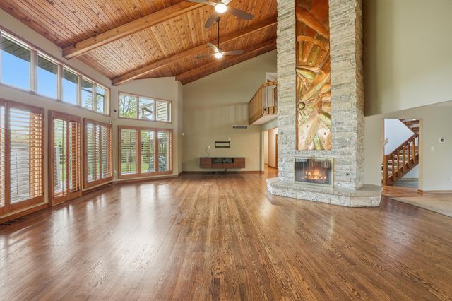 732 Royal Dublin Lane, Dyer, IN 46311