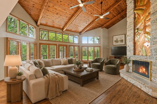 732 Royal Dublin Lane, Dyer, IN 46311