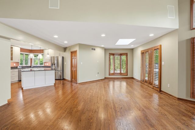732 Royal Dublin Lane, Dyer, IN 46311