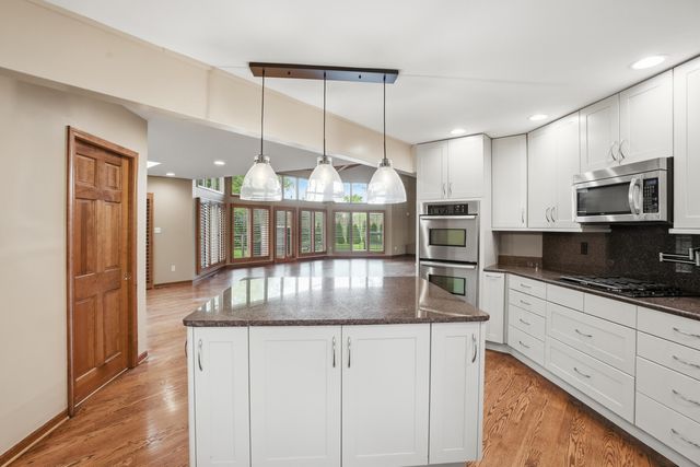 732 Royal Dublin Lane, Dyer, IN 46311