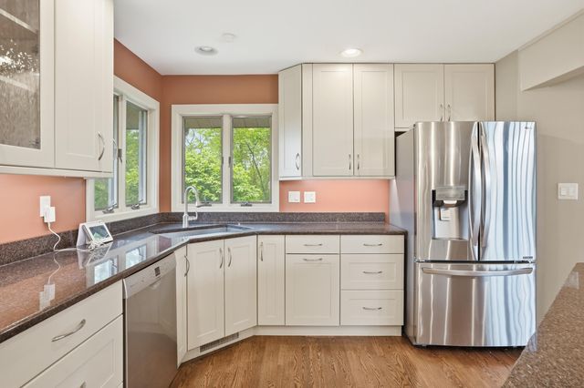 732 Royal Dublin Lane, Dyer, IN 46311