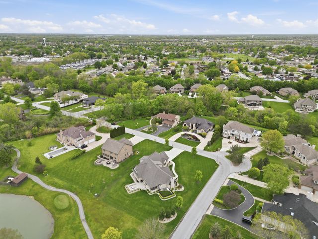 732 Royal Dublin Lane, Dyer, IN 46311