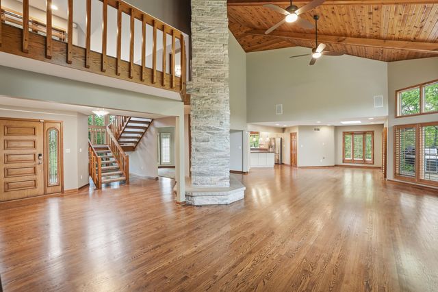 732 Royal Dublin Lane, Dyer, IN 46311