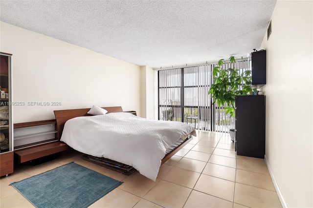 800 Parkview Dr 901, Hallandale Beach, FL 33009