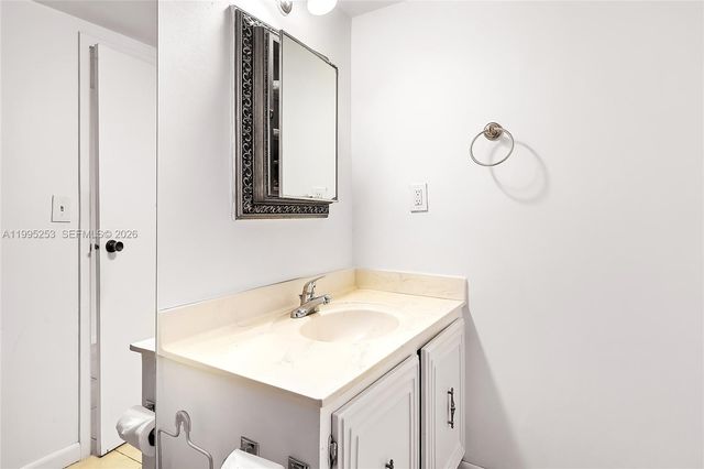 800 Parkview Dr 901, Hallandale Beach, FL 33009