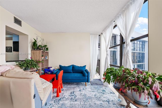 800 Parkview Dr 901, Hallandale Beach, FL 33009