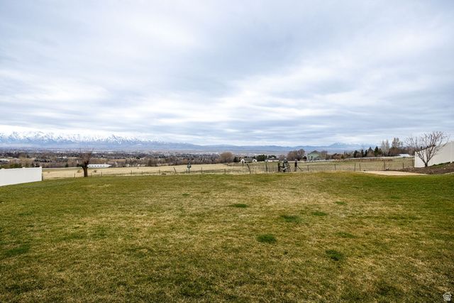 2827 VIEWCREST CIR, North Logan, UT 84341