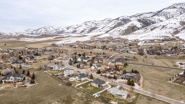 2827 VIEWCREST CIR, North Logan, UT 84341