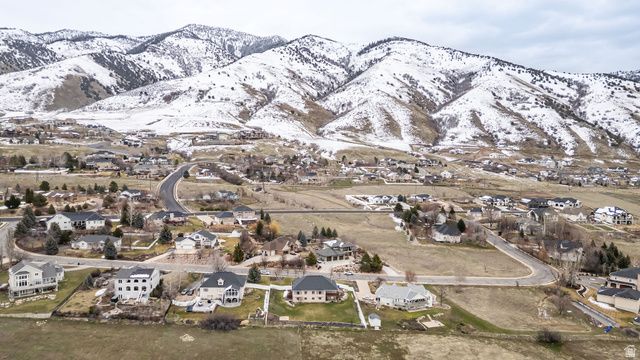 2827 VIEWCREST CIR, North Logan, UT 84341