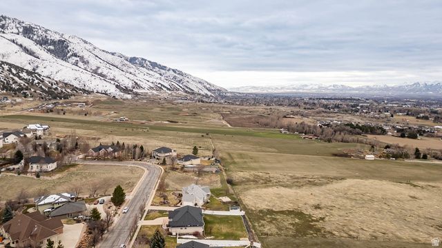 2827 VIEWCREST CIR, North Logan, UT 84341