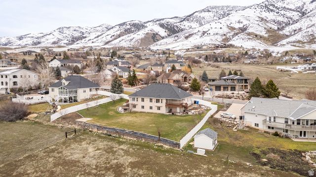 2827 VIEWCREST CIR, North Logan, UT 84341