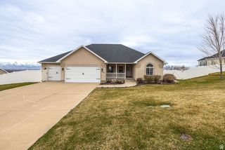 2827 VIEWCREST CIR, North Logan, UT 84341