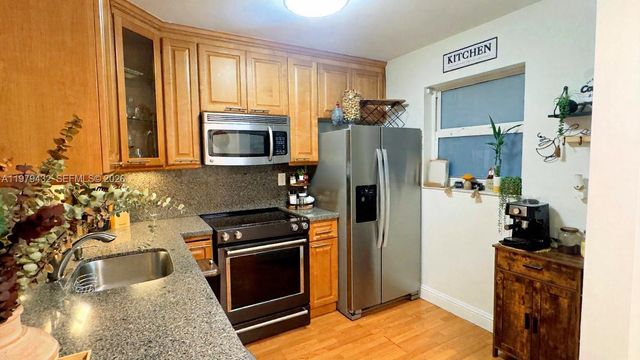 483 N Pine Island Rd C205, Plantation, FL 33324