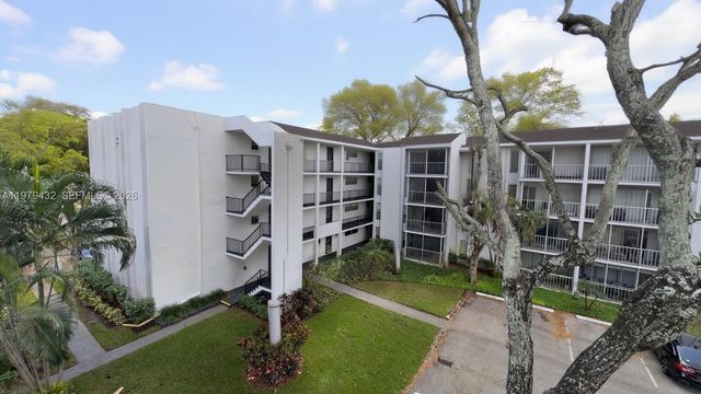 483 N Pine Island Rd C205, Plantation, FL 33324