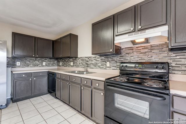 1210 Crossing Oaks, San Antonio, TX 78253