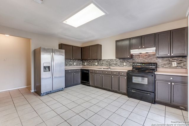 1210 Crossing Oaks, San Antonio, TX 78253