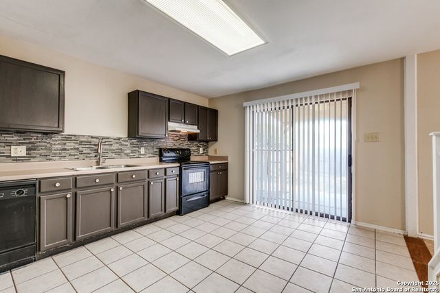 1210 Crossing Oaks, San Antonio, TX 78253