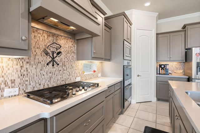 1015 Mountain Laurel Drive, Euless, TX 76039