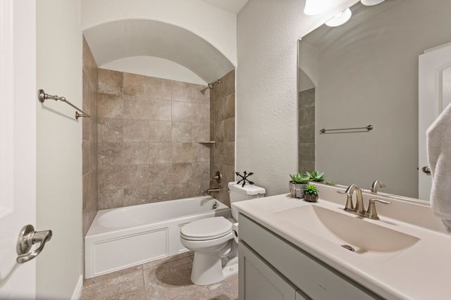 1015 Mountain Laurel Drive, Euless, TX 76039
