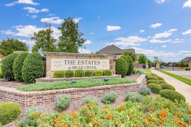 1015 Mountain Laurel Drive, Euless, TX 76039