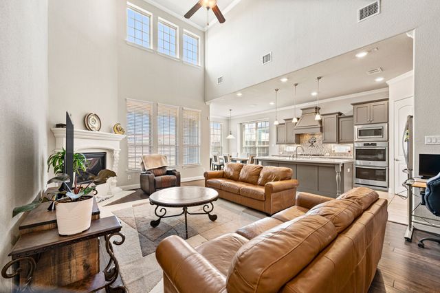 1015 Mountain Laurel Drive, Euless, TX 76039