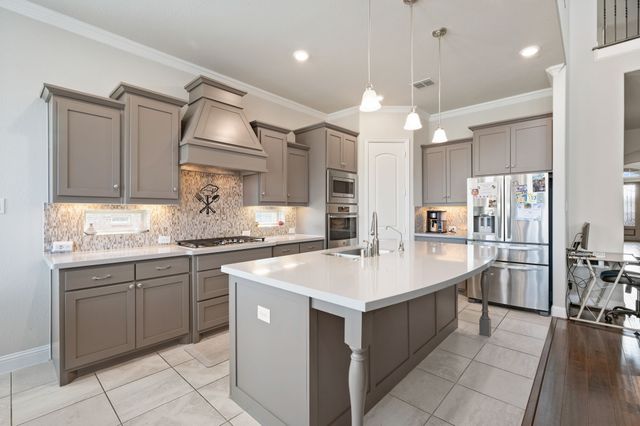 1015 Mountain Laurel Drive, Euless, TX 76039