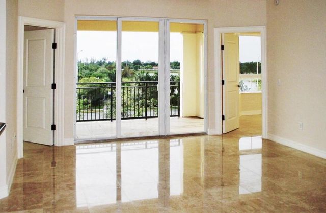16100 Emerald Estates Drive 389, Weston, FL 33331