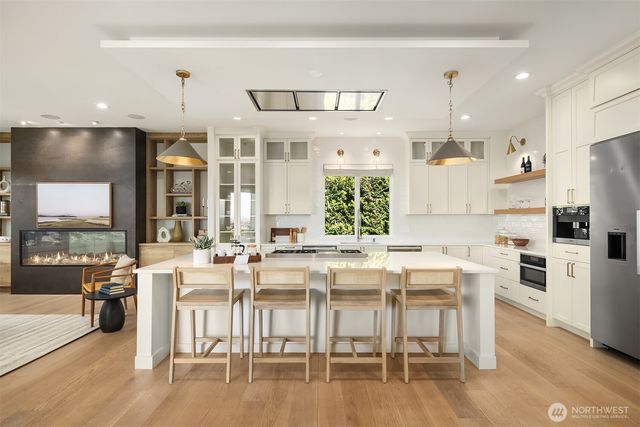 9234 NE 25th Street, Clyde Hill, WA 98004