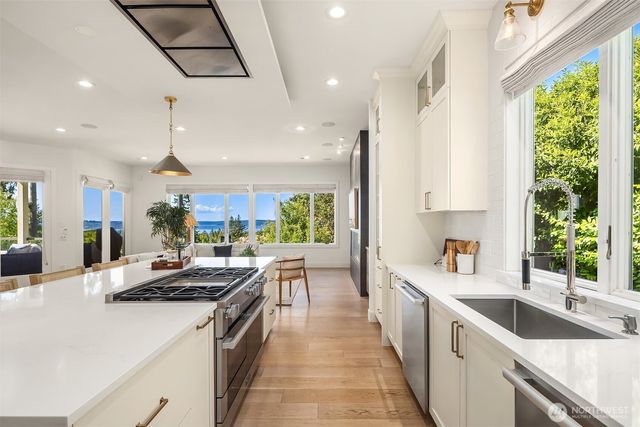 9234 NE 25th Street, Clyde Hill, WA 98004