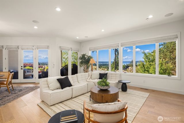 9234 NE 25th Street, Clyde Hill, WA 98004