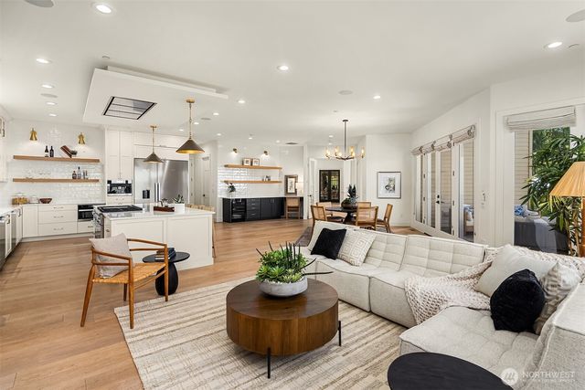 9234 NE 25th Street, Clyde Hill, WA 98004