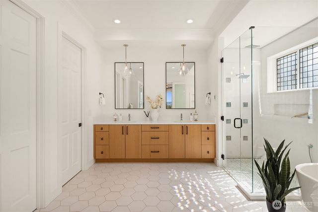 9234 NE 25th Street, Clyde Hill, WA 98004