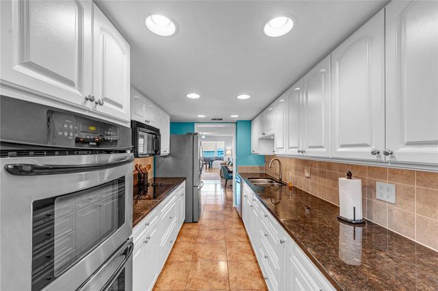 622 EDGEWATER DRIVE 823, Dunedin, FL 34698