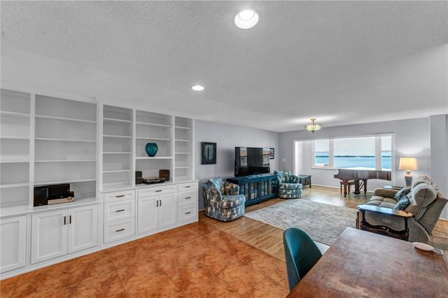 622 EDGEWATER DRIVE 823, Dunedin, FL 34698
