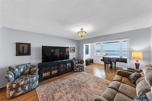 622 EDGEWATER DRIVE 823, Dunedin, FL 34698