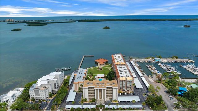 622 EDGEWATER DRIVE 823, Dunedin, FL 34698