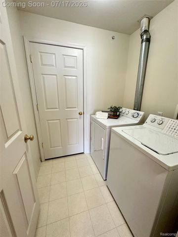 5210 Addington Drive, Commerce Charter Township, MI 48390