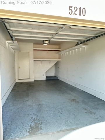 5210 Addington Drive, Commerce Charter Township, MI 48390