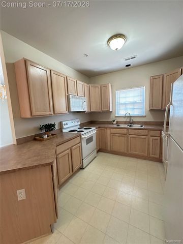 5210 Addington Drive, Commerce Charter Township, MI 48390