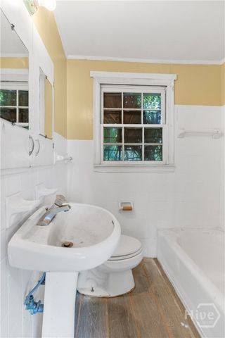 215 W 59th Street, Savannah, GA 31405